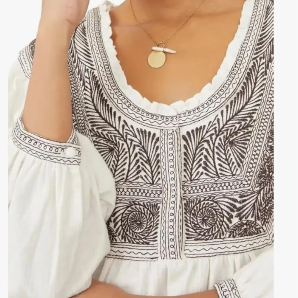 Free People IGGIE Embroidered Crop Top in Ivory/Black Bean Combo sz XS NWT - Picture 4 of 7